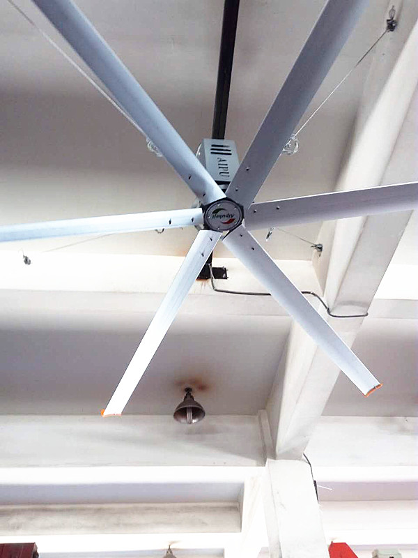พัดลมเพดาน HVLS มีประสิทธิภาพสูงพัดลมเพดานขนาดใหญ่ 10 ฟุตสำหรับคลังสินค้า